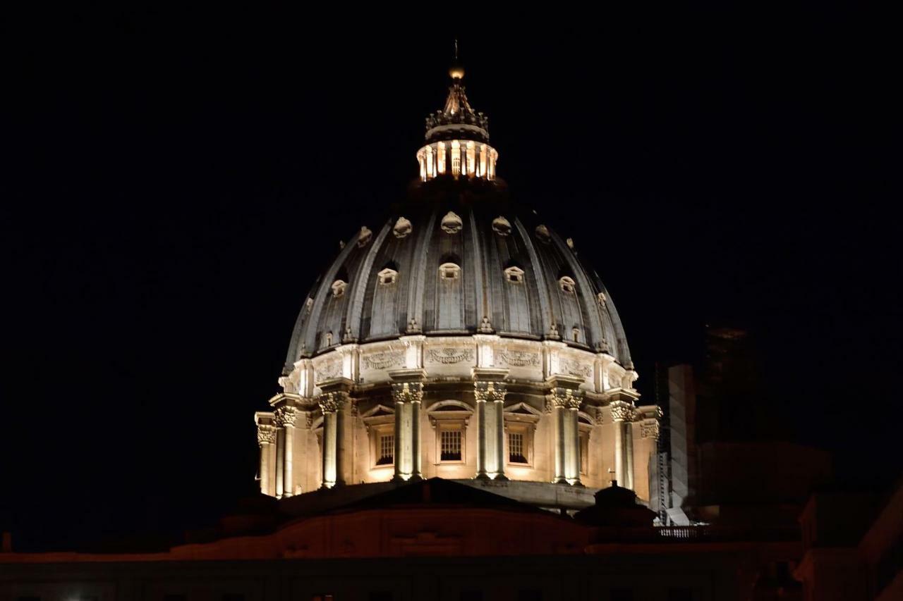 San Pietro Moonlight Luxury Apartment Rzym Zewnętrze zdjęcie